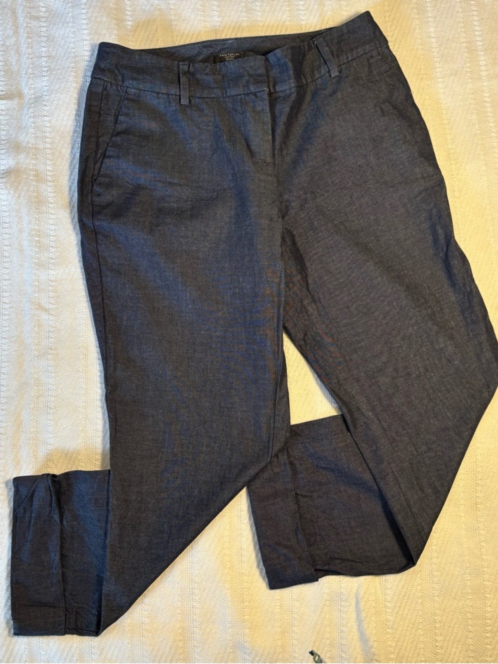 Ann Taylor Factory Petite Cropped Cuffed Pants Size 0 Dark Wash Blue Chambray